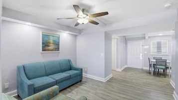 Deluxe Studio, Balcony, Oceanfront | Living area