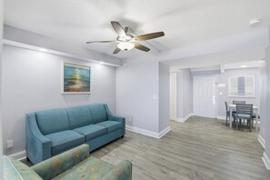 Deluxe Studio, Balcony, Oceanfront | Living area