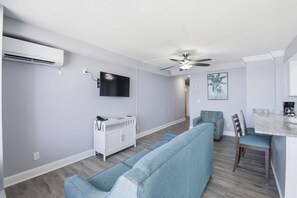 コンドミニアム | リビング エリア | 薄型テレビ、DVD プレーヤー