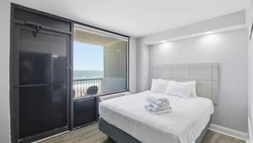 Studio, Balcony, Beachfront | Desk, laptop workspace, iron/ironing board, free WiFi