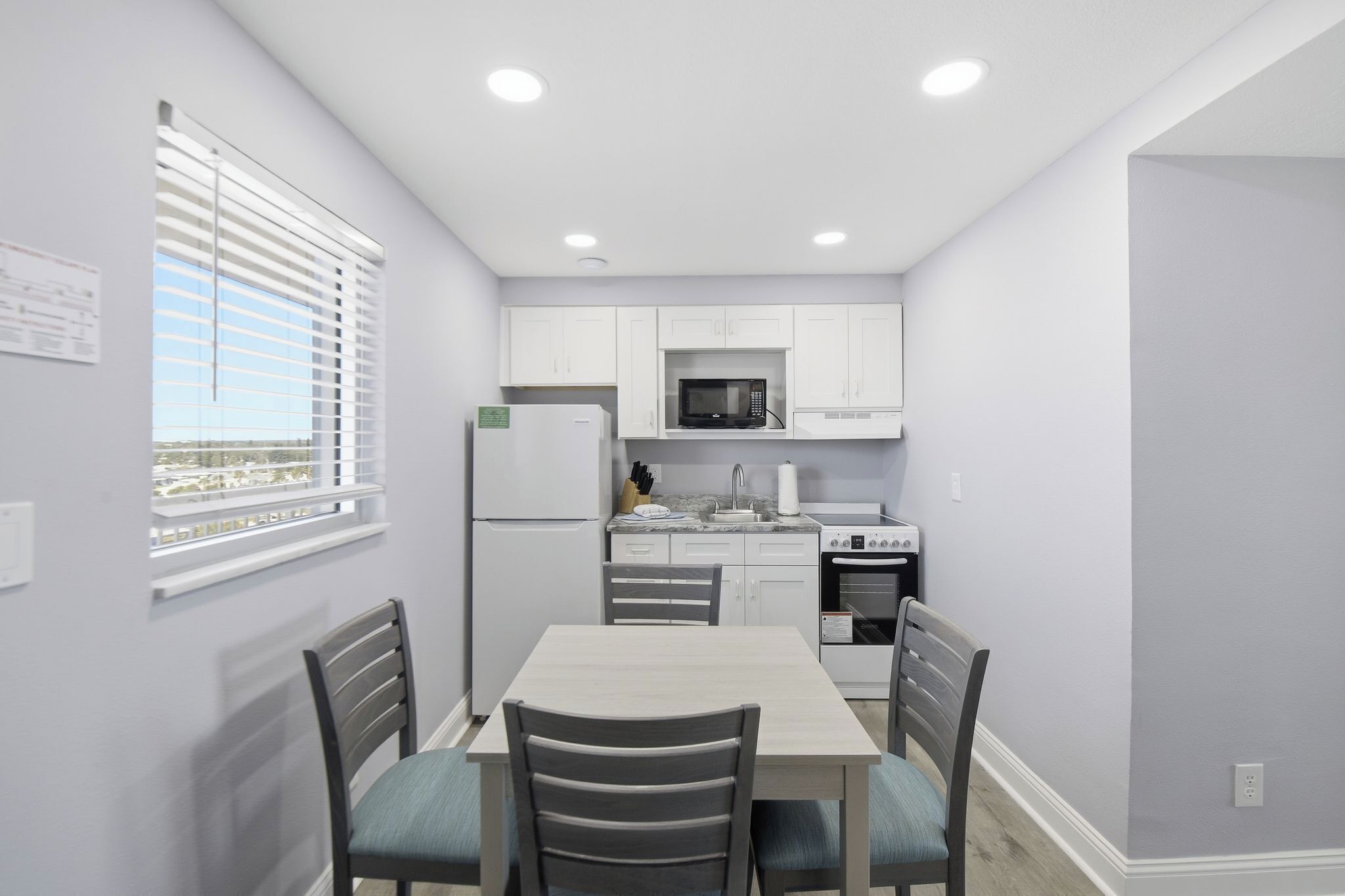 Deluxe Studio, Balcony, Oceanfront | Private kitchen