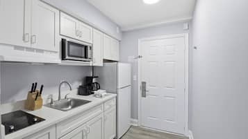 Studio, Balcony, Beachfront | Private kitchen