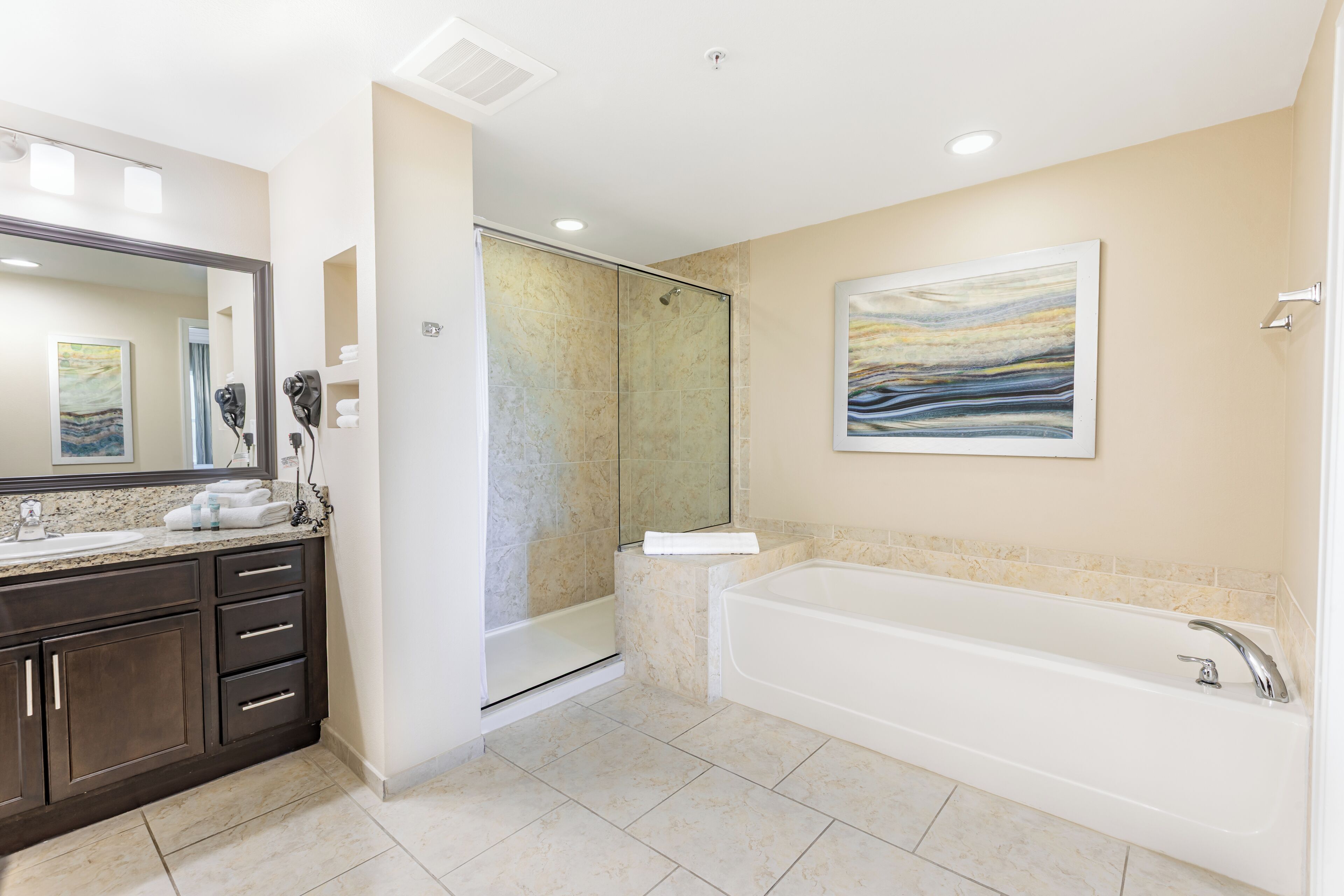 Deep-soaking bathtub