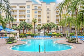 7 outdoor pools, pool umbrellas, pool loungers - Vacation Village Orlando, Celebration (Kissimmee)