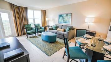 En 32-tommers TV med kabel-kanaler samt DVD-spiller