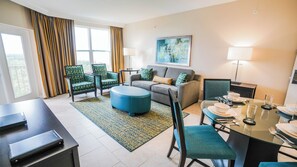 En 32-tommers TV med kabel-kanaler samt DVD-spiller