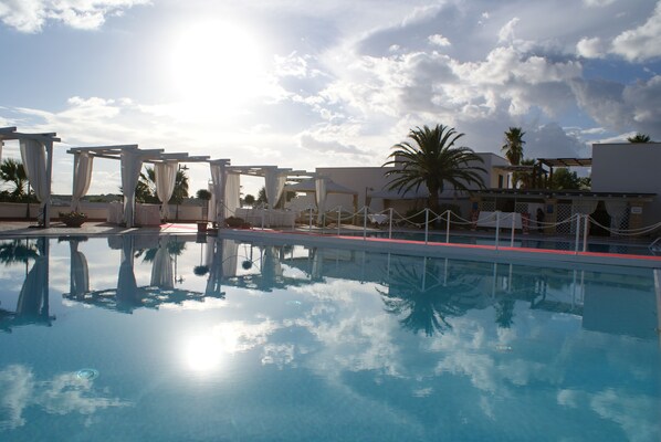 Seasonal outdoor pool, open 9:00 AM to 7:00 PM, pool umbrellas