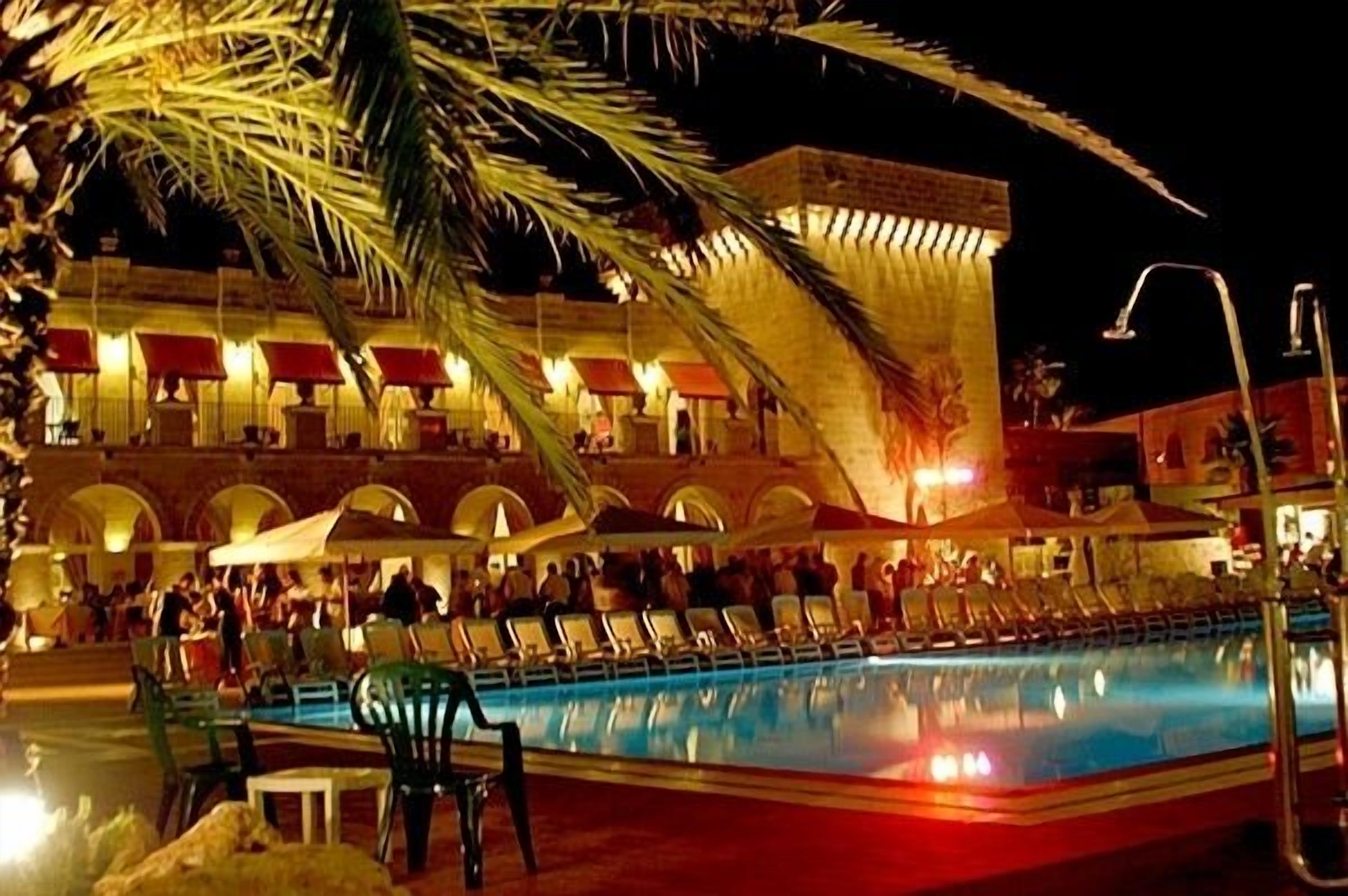 Fachada del alojamiento - Noche