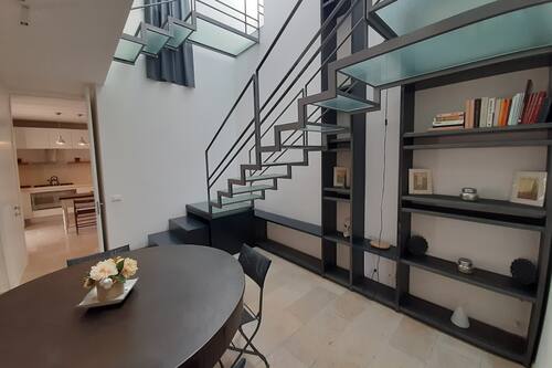 Premium-Apartment, 2 Schlafzimmer, Meerblick | Wohnbereich | Fernseher