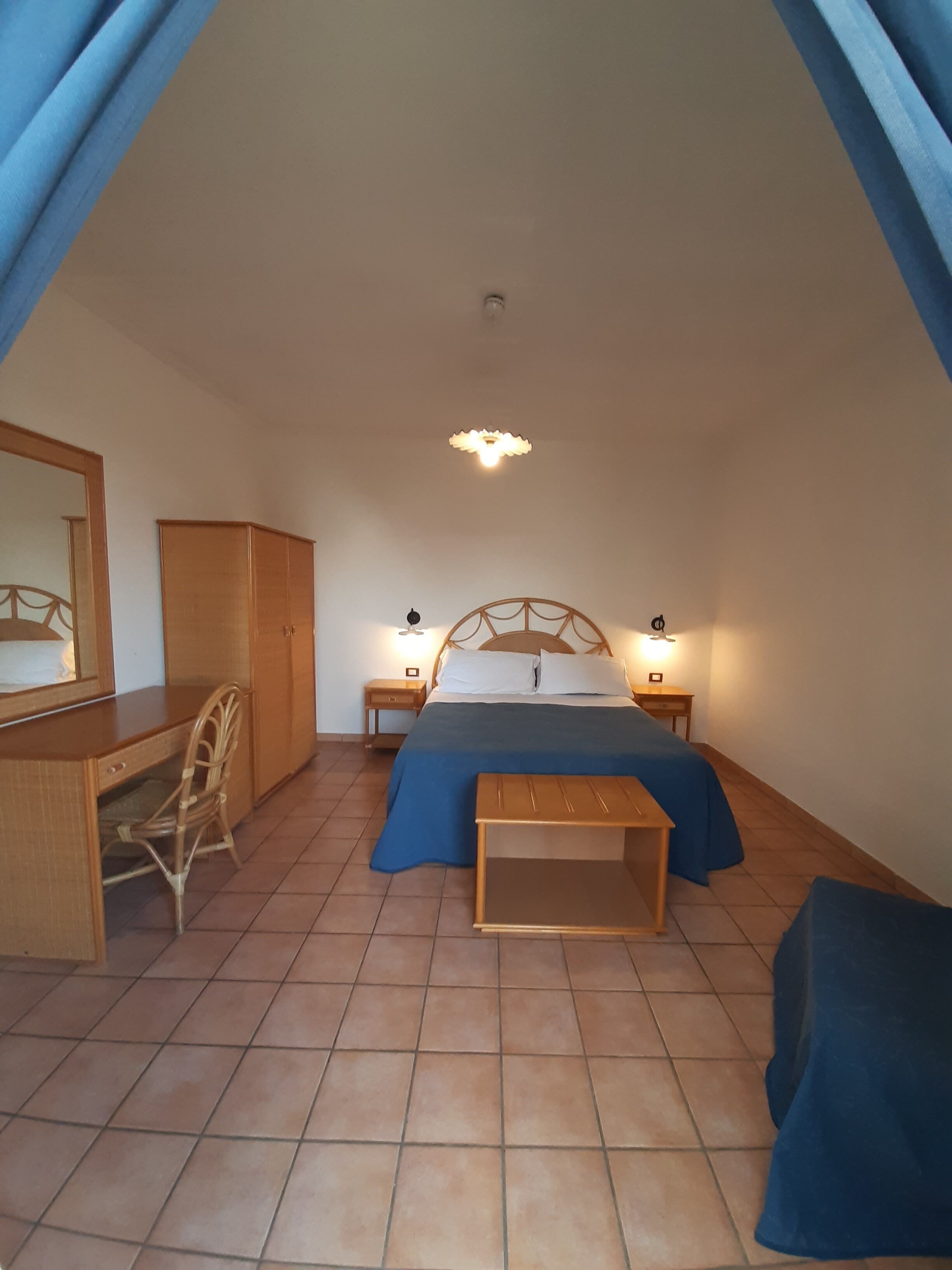 Coffres-forts dans les chambres, ameublement personnalisé, bureau