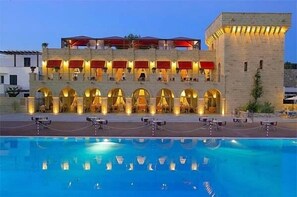Front of property - evening/night - Messapia Hotel & Resort (Castrignano del Capo)