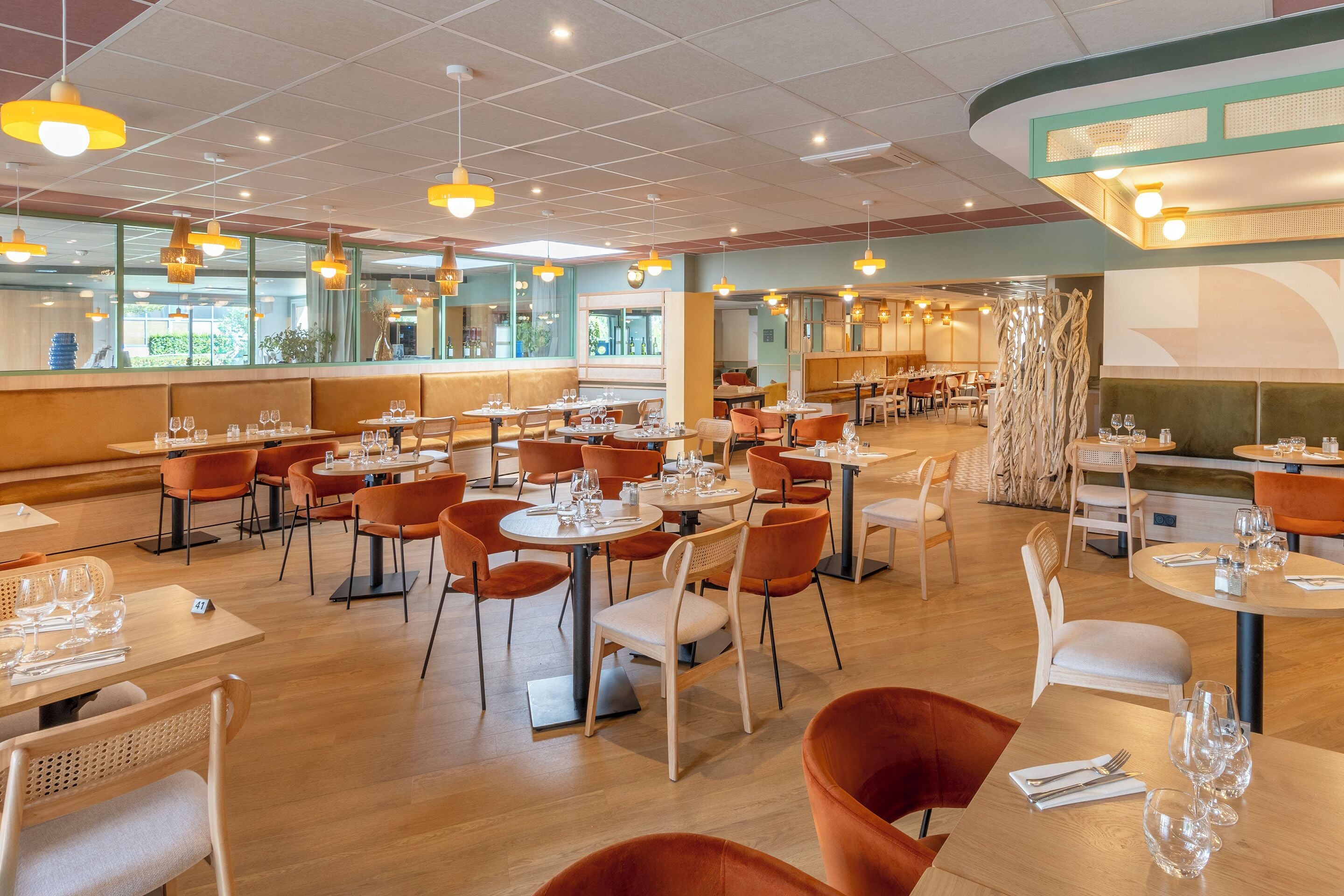 Petit déjeuner, déjeuner et dîner servis sur place