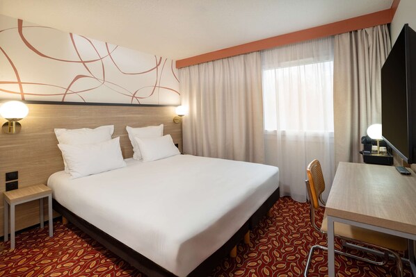 Luxe beddengoed, individueel gemeubileerd, een bureau