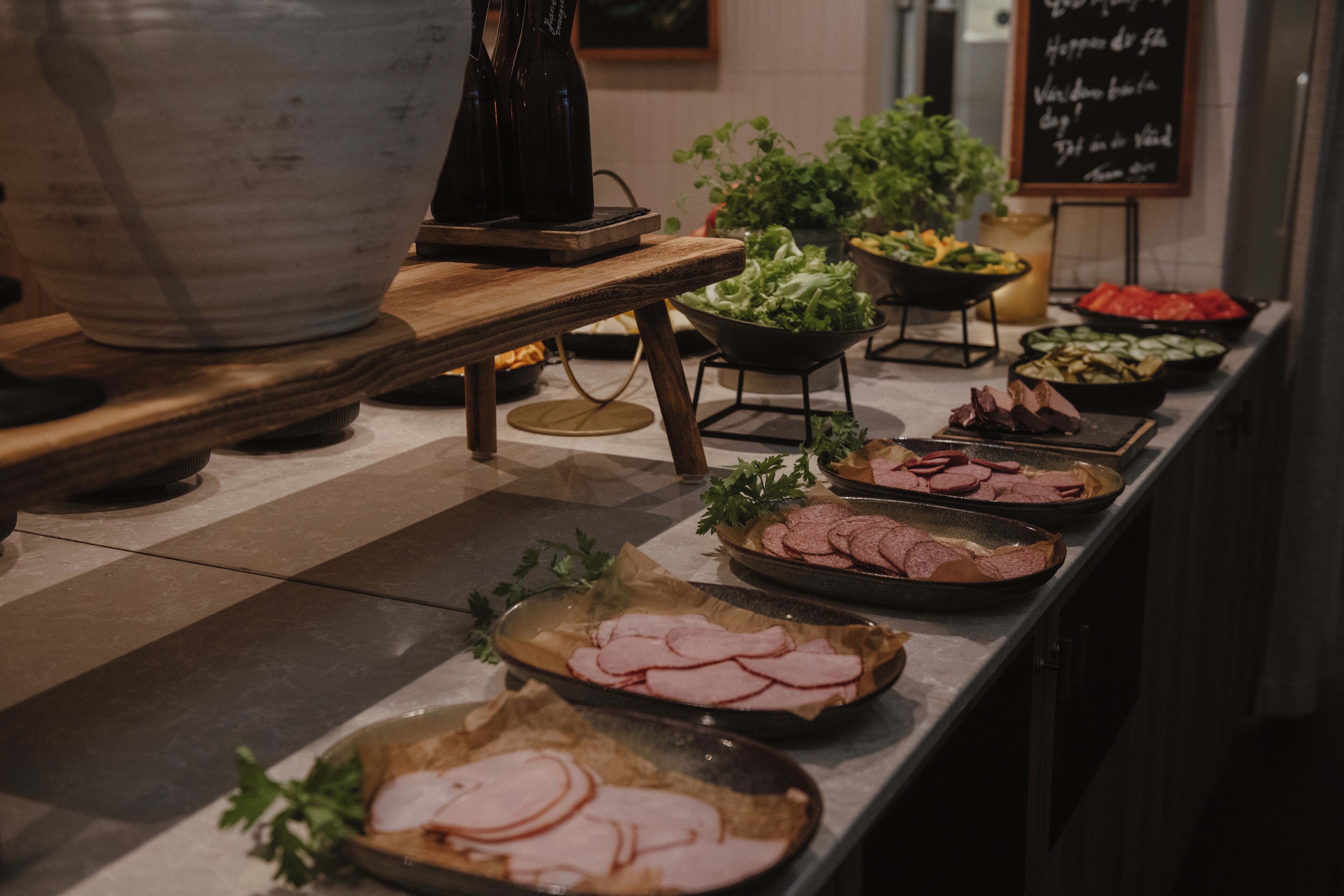 free daily full breakfast