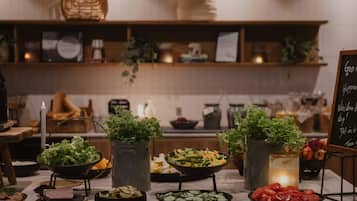 Free daily full breakfast