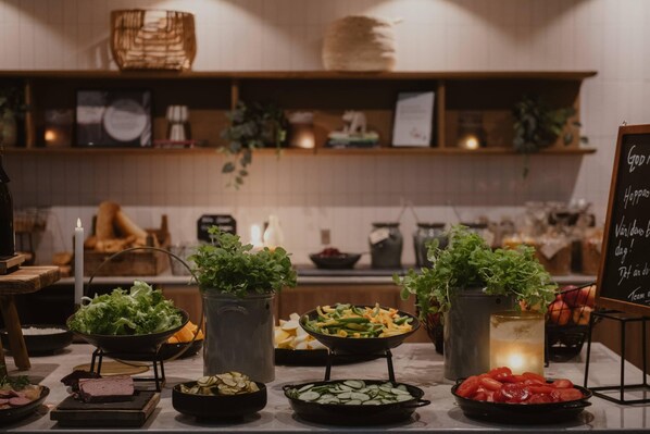 Petit déjeuner complet compris tous les jours