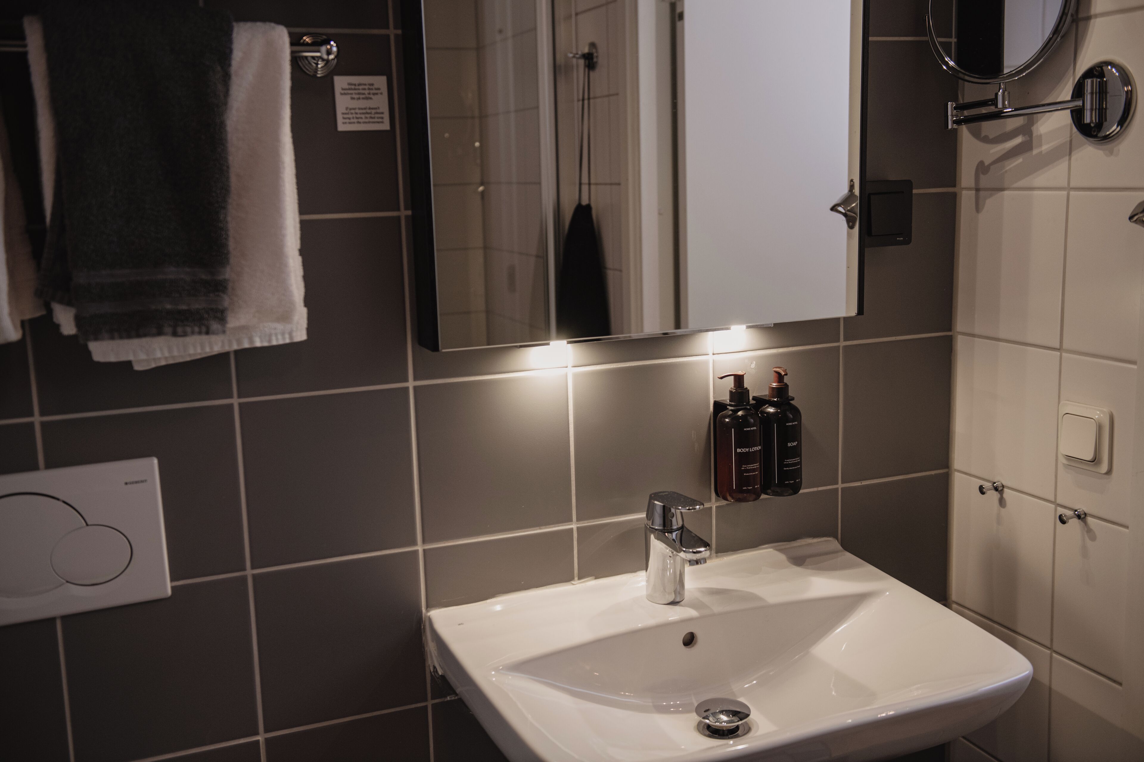 deluxe double room | bathroom | shower, hair dryer, towels, shampoo