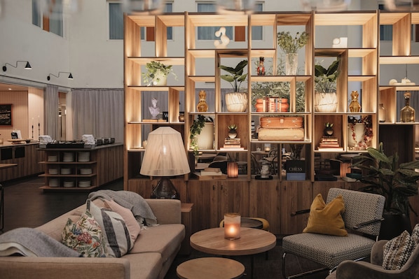 Coin salon dans le hall