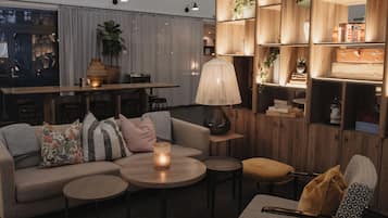 Coin salon dans le hall