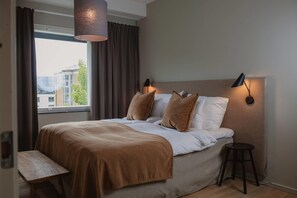 Deluxe Double Room | Desk, blackout drapes, iron/ironing board, bed sheets - Home Hotel Odin (Gothenburg)