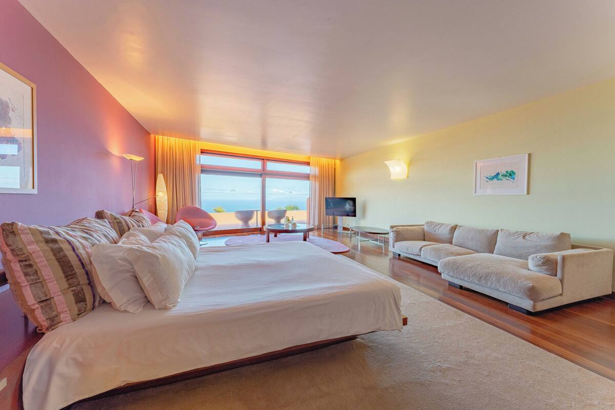 Spa Suite Single Use (+16 Only) | เครื่องนอนระดับพรีเมียม, ตู้นิรภัยในห้องพัก, Wi-Fi ฟรี, ผ้าปูที่นอน