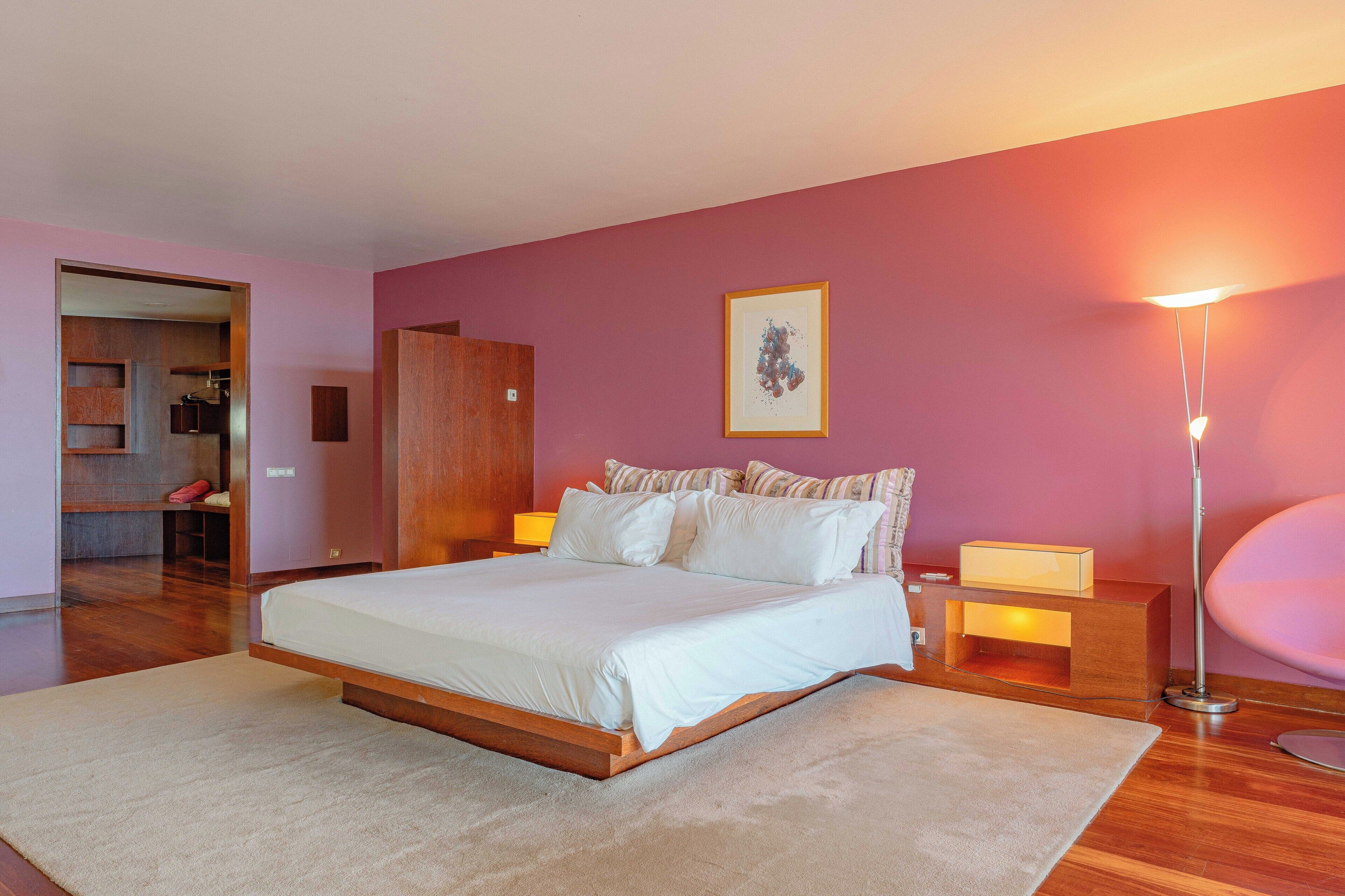 Spa Suite Single Use (+16 Only) | 高档床上用品、免费 WiFi、床单