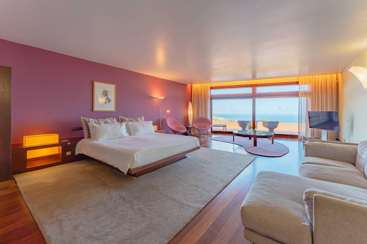 spa suite (+16 only)  | premium bedding, free wifi, bed sheets