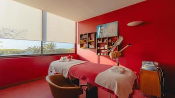 Couples treatment room(s), sauna, hot tub, steam room