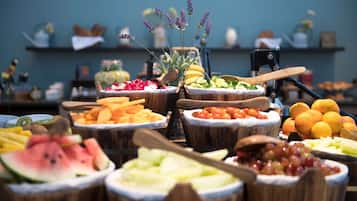 Tägliches großes Frühstück (18.00 GBP pro Person)