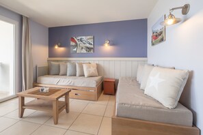 Apartment, 1 Schlafzimmer, Balkon, Meerblick | Wohnbereich
