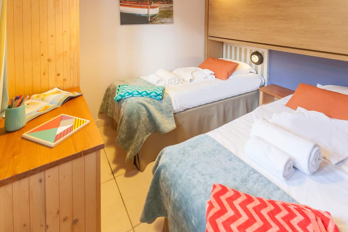 Apartment 4 people - 1 bedroom - Terrace or balcony - Open sea view  - Seafront | In-room safe, blackout curtains, iron/ironing board (on request)