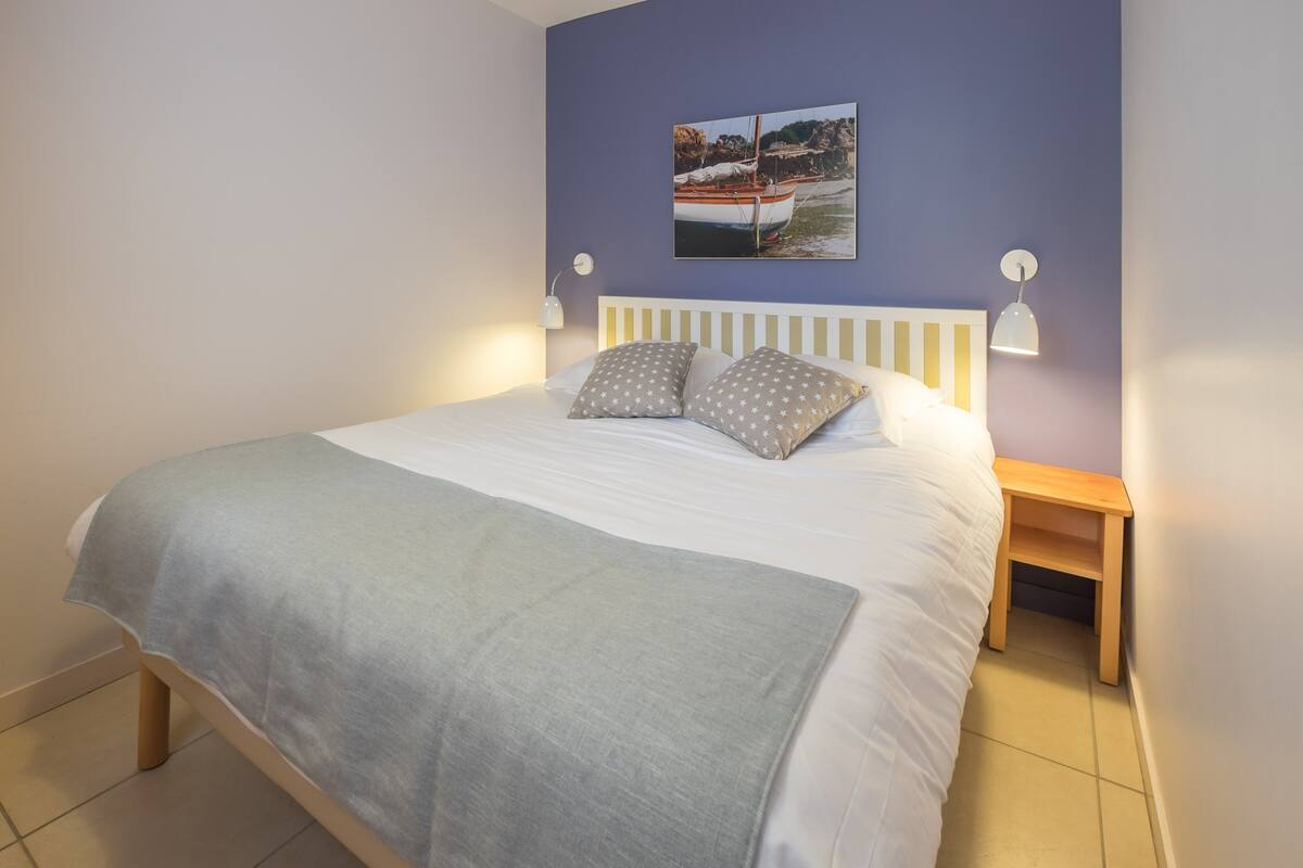 Apartment 6 people - 1 bedroom + 1 sleeping albove - Terrace or balcony - Open sea view - Seafront | In-room safe, blackout curtains, iron/ironing board (on request)