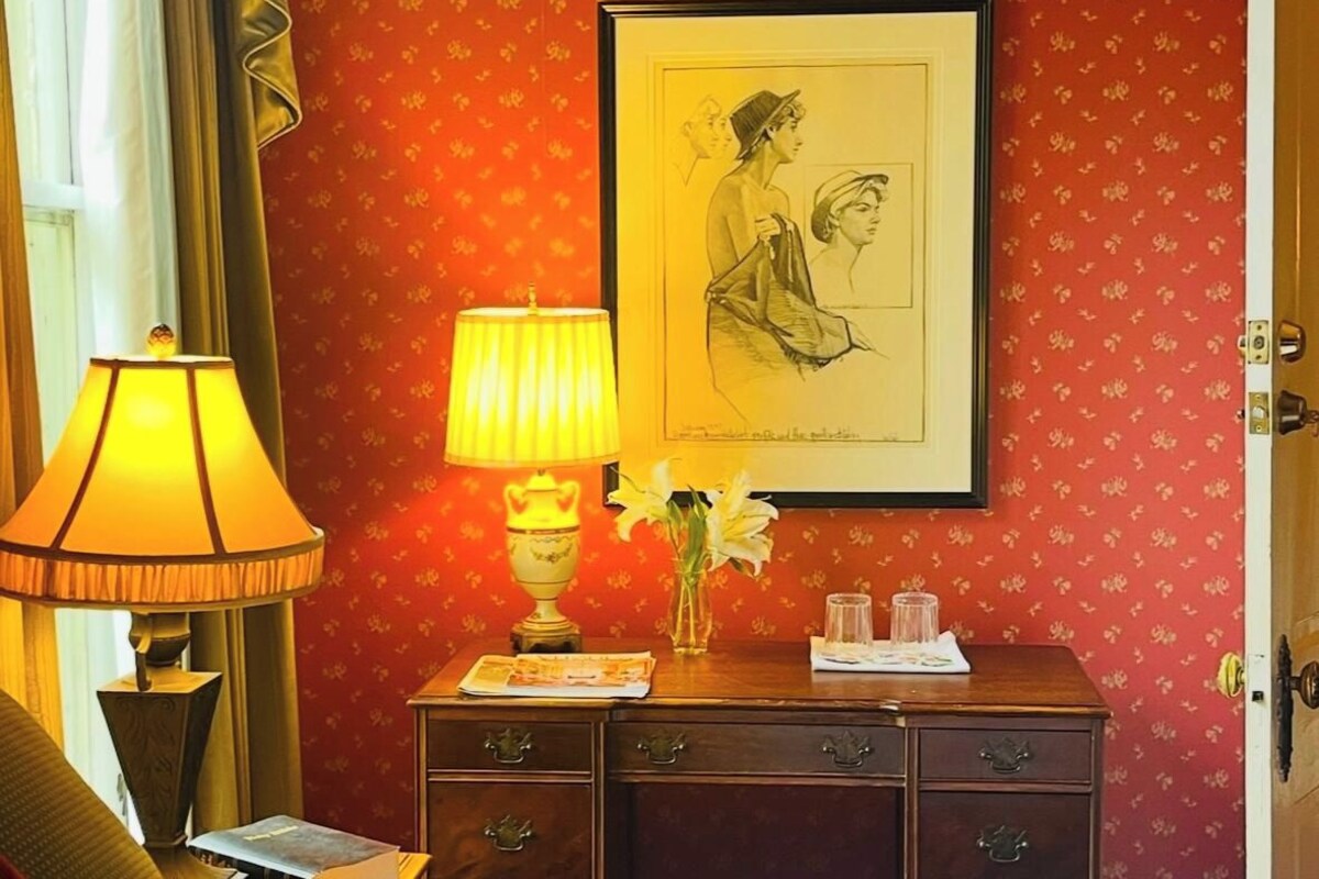 Premium bedding, pillowtop beds, desk, laptop workspace