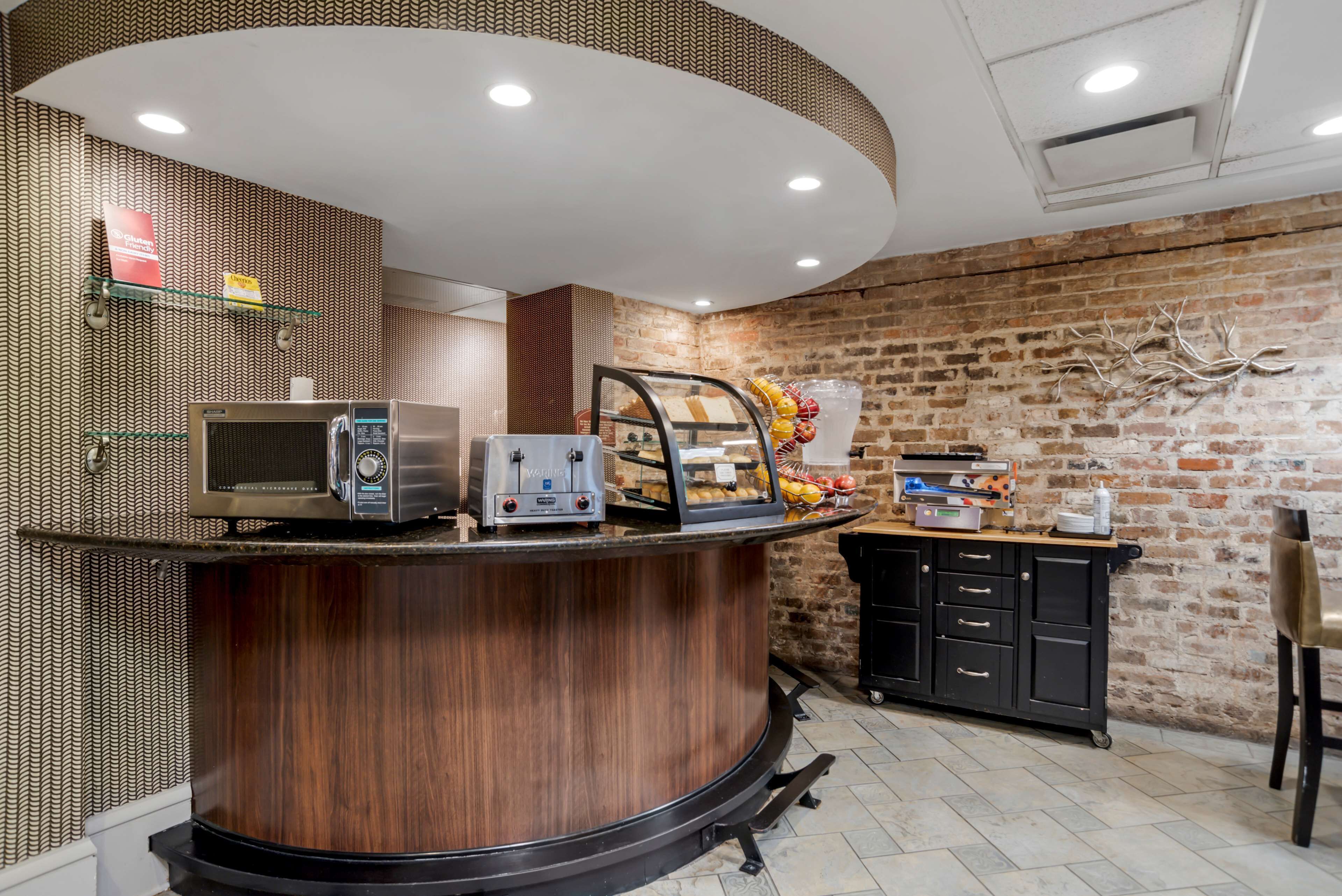 free daily full breakfast