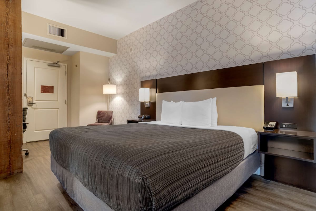 1 bedroom, premium bedding, in-room safe, desk