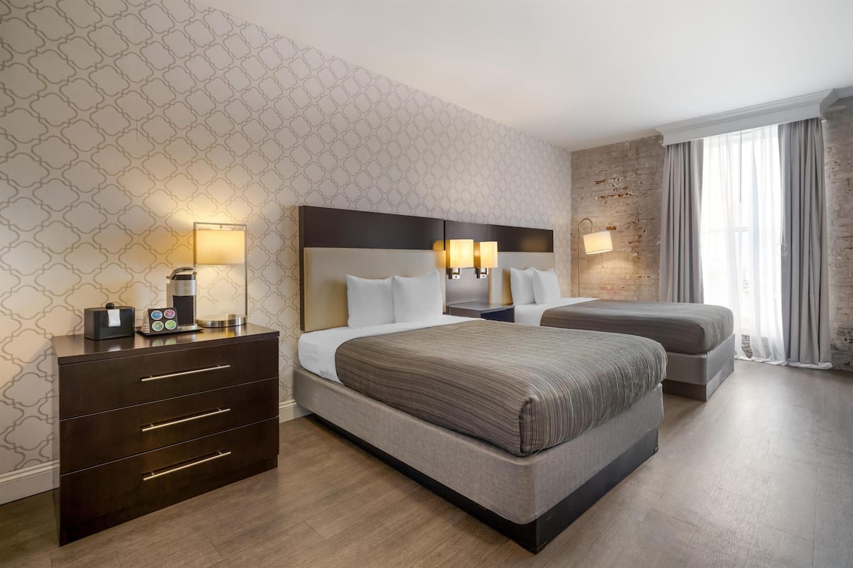 Premium bedding, in-room safe, desk, iron/ironing board