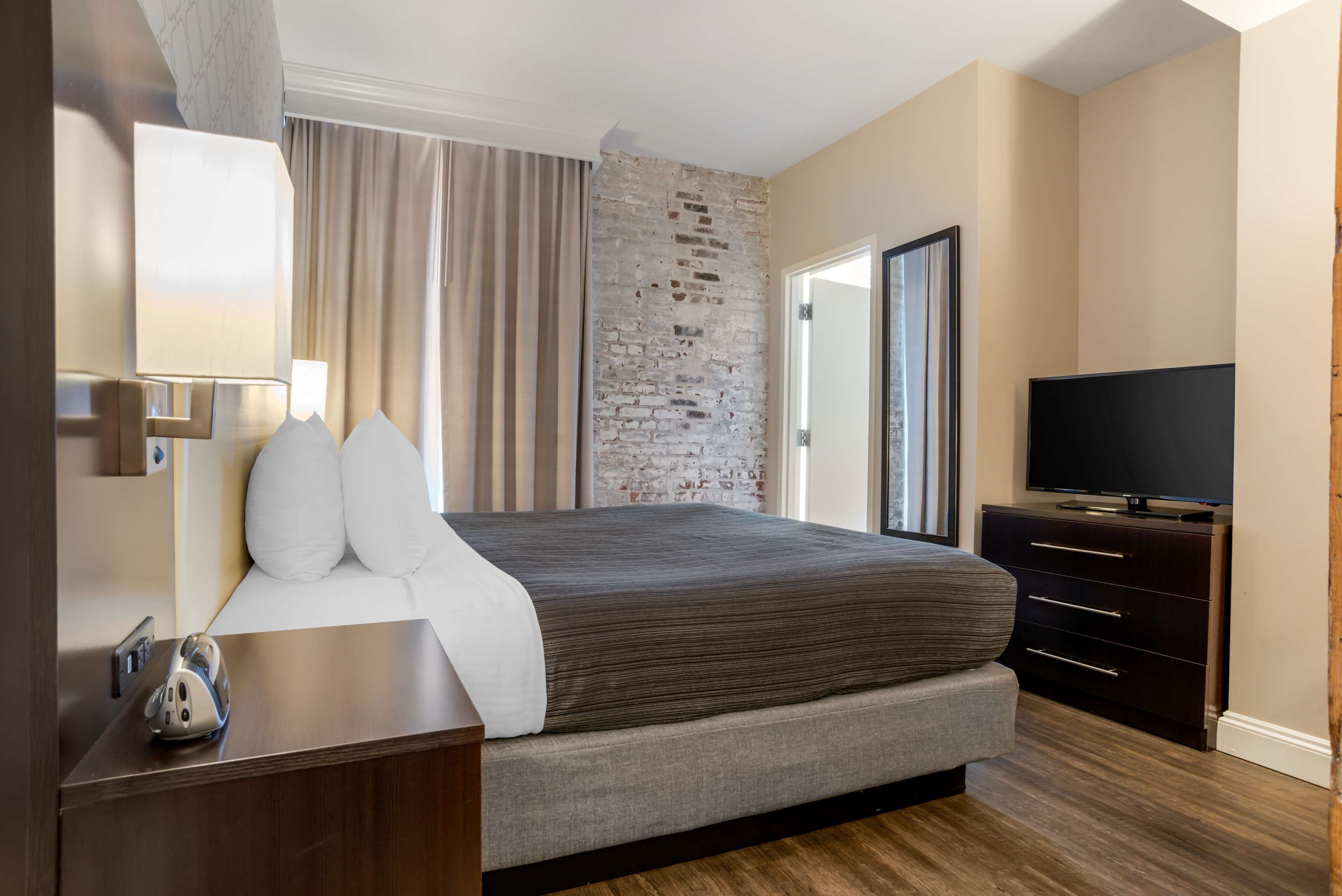 1 bedroom, premium bedding, in-room safe, desk