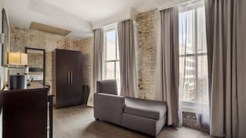 Standard Room, 2 Double Beds, Non Smoking, Jetted Tub | Premium bedding, in-room safe, desk, iron/ironing board