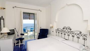 Superior Double or Twin Room, Terrace | Minibar, in-room safe, desk, free WiFi