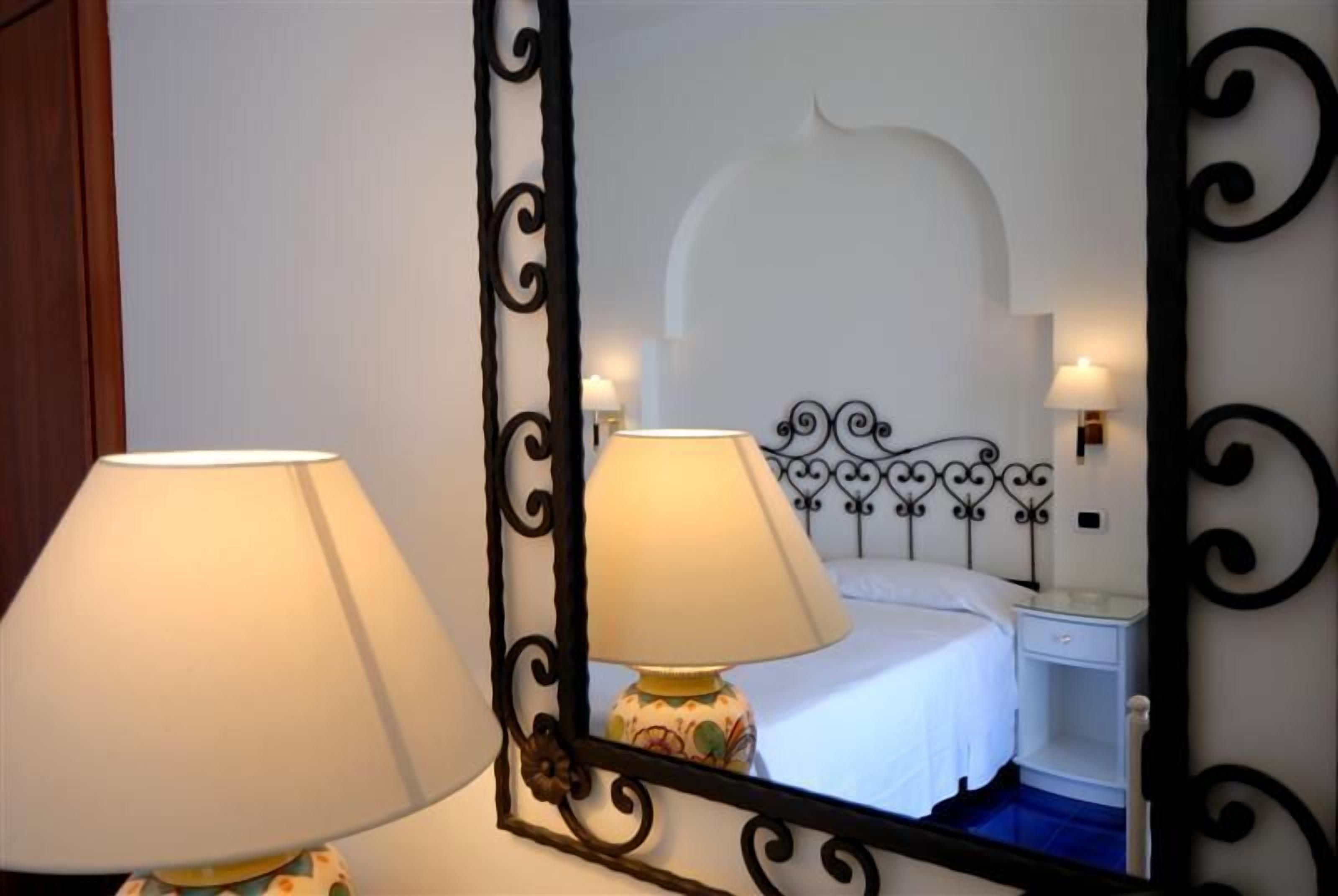 standard double room (senza vista mare) | 1 bedroom, minibar, in-room safe, desk