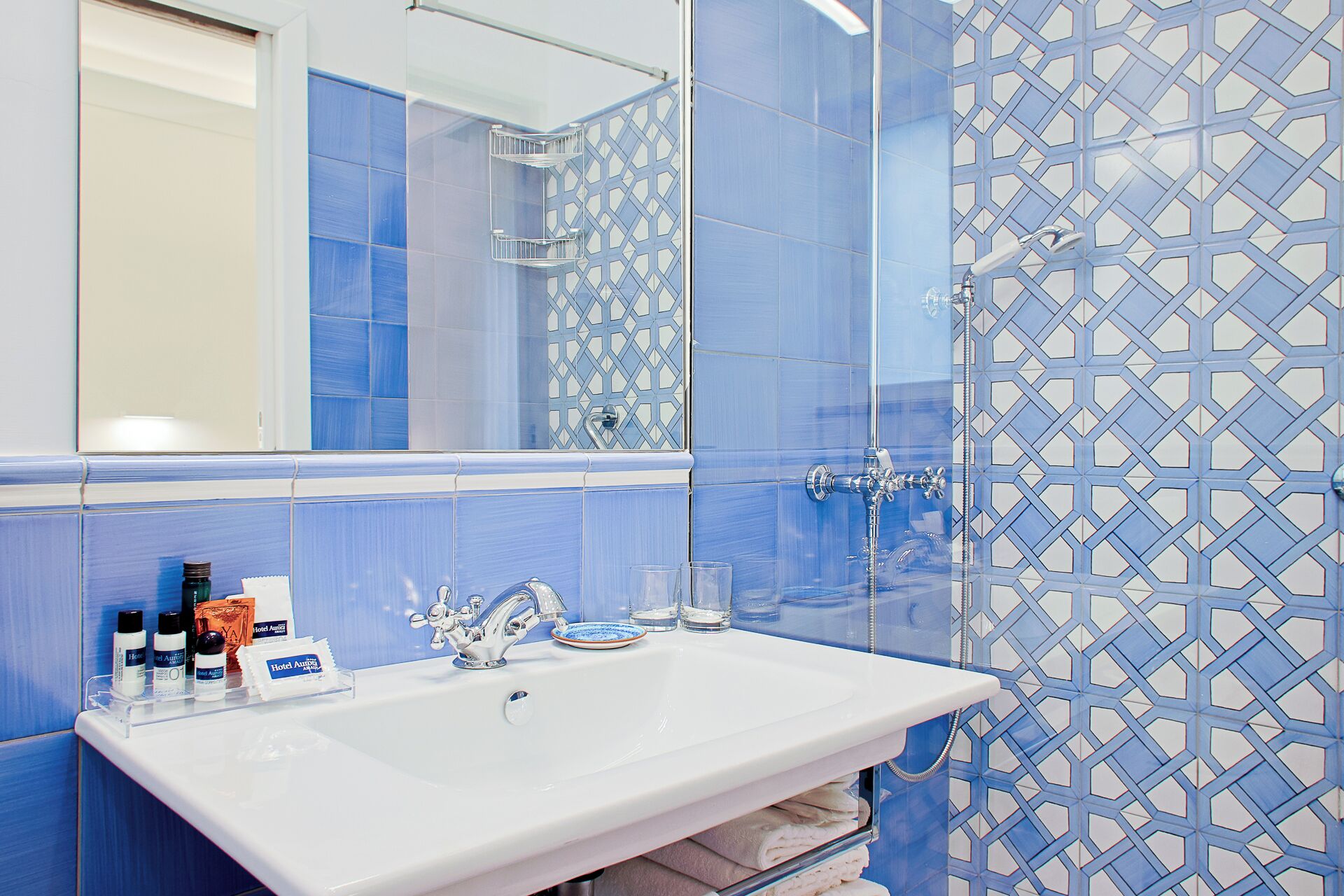 standard room, sea view | bathroom | free toiletries, hair dryer, slippers, bidet