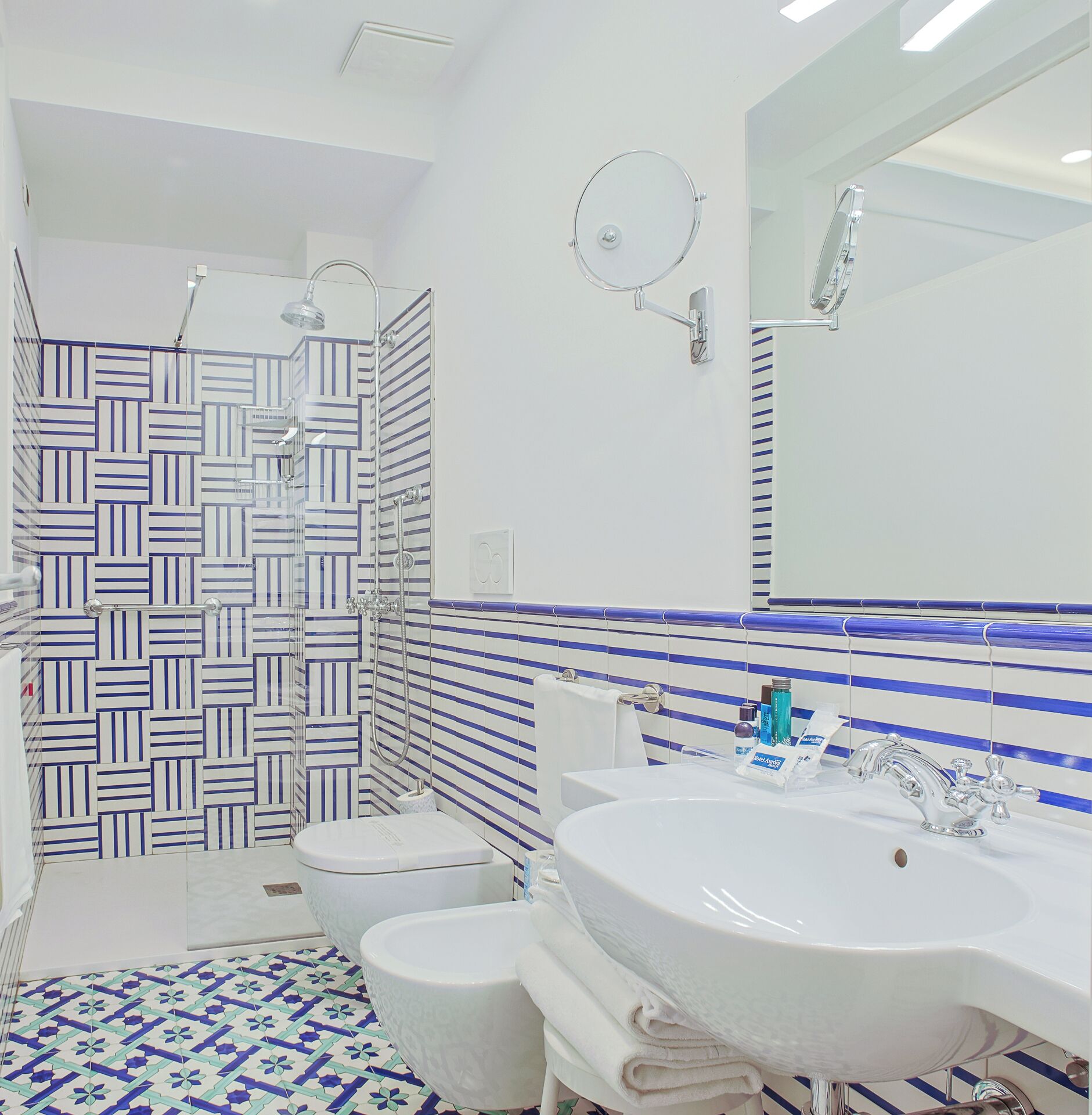superior double or twin room, terrace | bathroom | free toiletries, hair dryer, slippers, bidet