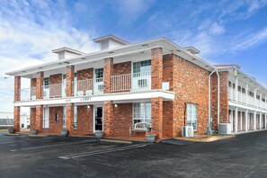 مقصورة في الحديقة