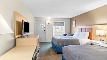 Habitación estándar, 2 camas de matrimonio, no fumadores | 1 dormitorio, escritorio, espacio para trabajar con un portátil