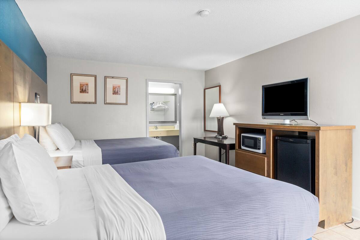 2 Queen Beds, Standard Room, Non Smoking | Premium bedding, down comforters, desk, laptop workspace