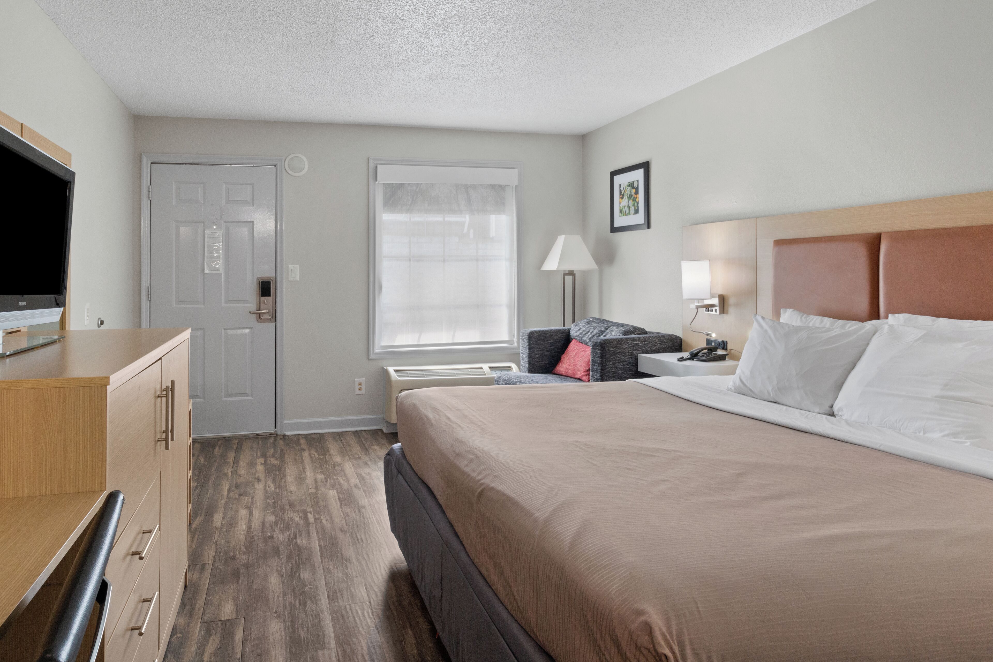 Premium bedding, down duvets, desk, laptop workspace