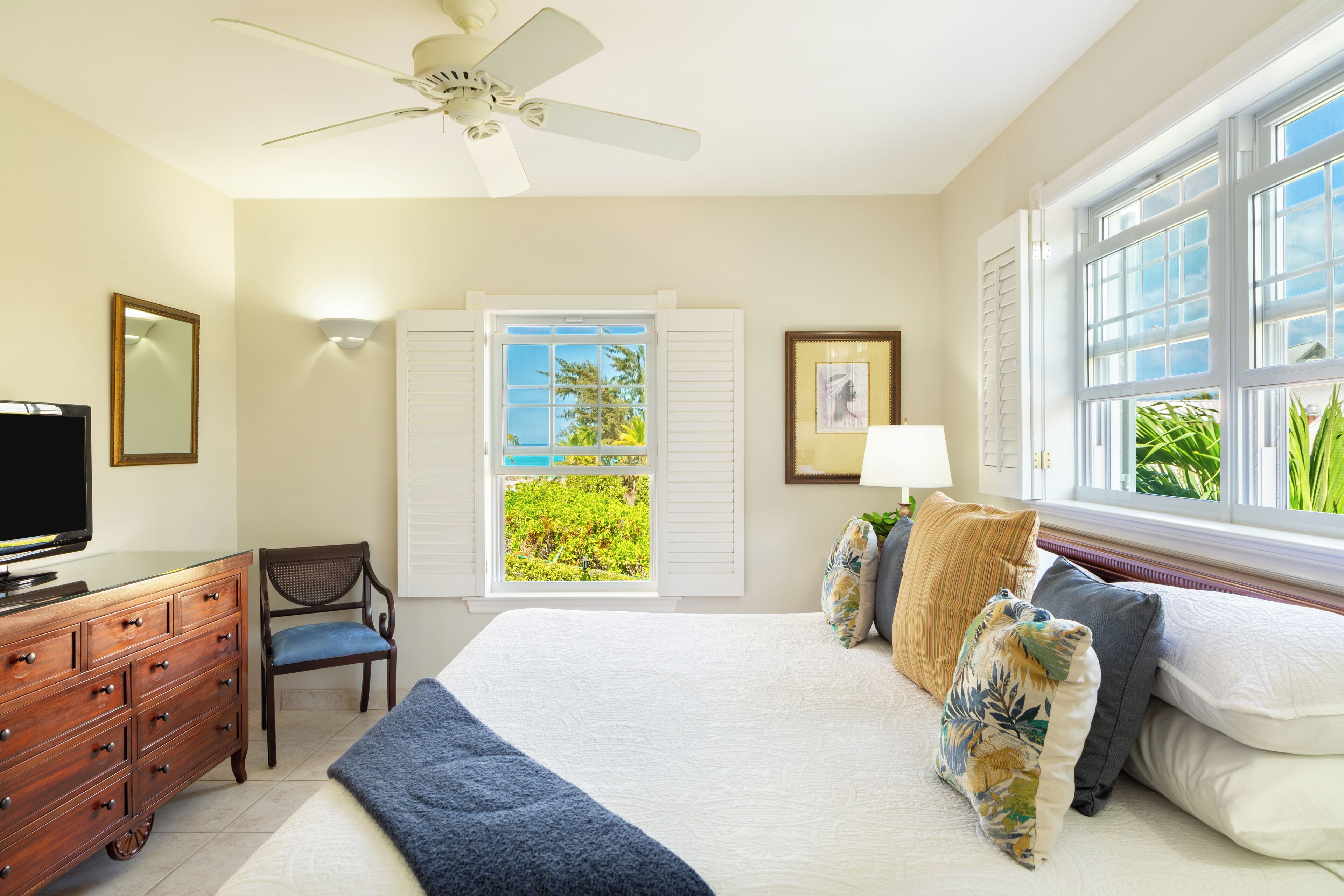 1 bedroom, in-room safe, desk, blackout curtains