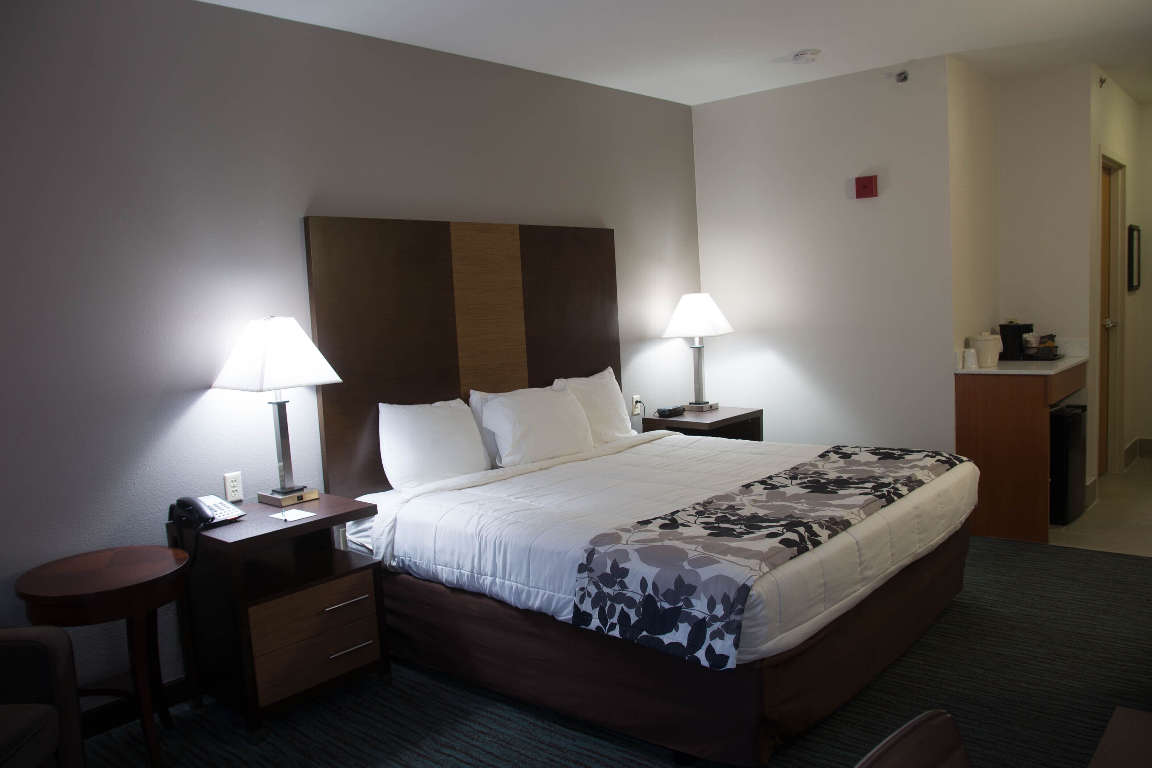 desk, iron/ironing board, free wifi