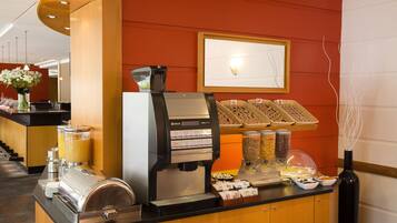 Petit déjeuner buffet (16 EUR par personne)