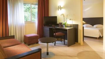 Literie de qualité supérieure, coffres-forts dans les chambres, bureau